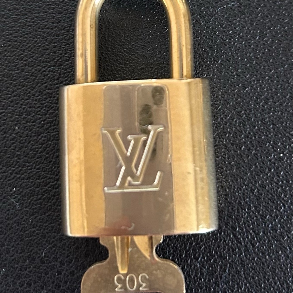 Louis Vuitton Lock & Key - choose your number - Picture 3 of 16